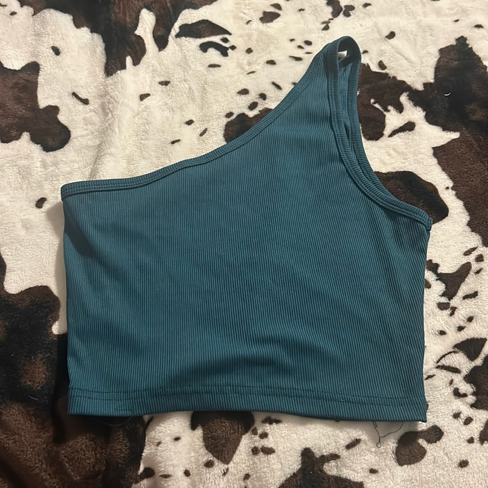 One shoulder top